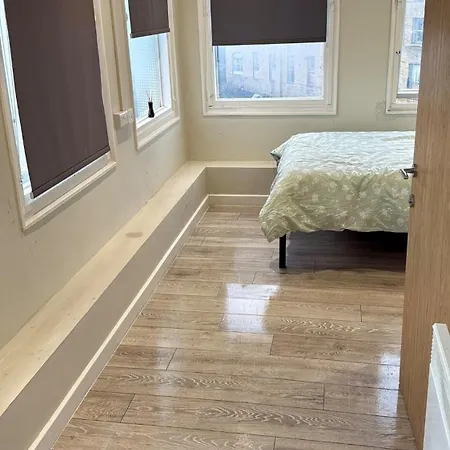 Apartment Views Floor - Center *