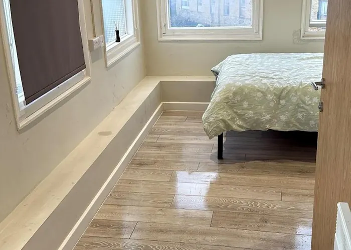 Apartment Views Floor - Center *